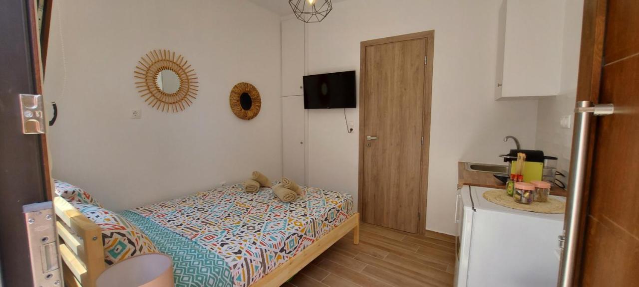 Birdhouse Room Ermoupoli Bagian luar foto